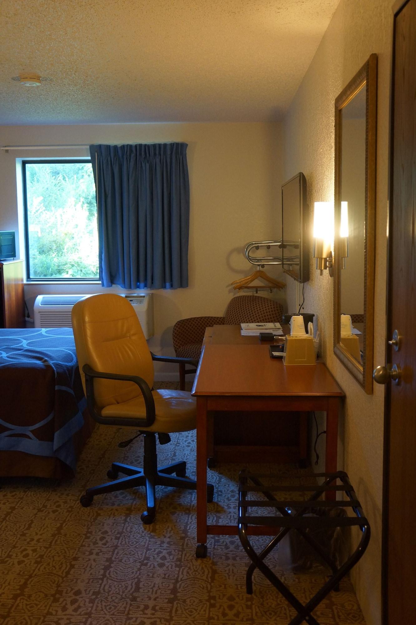 Super 8 By Wyndham Hotel