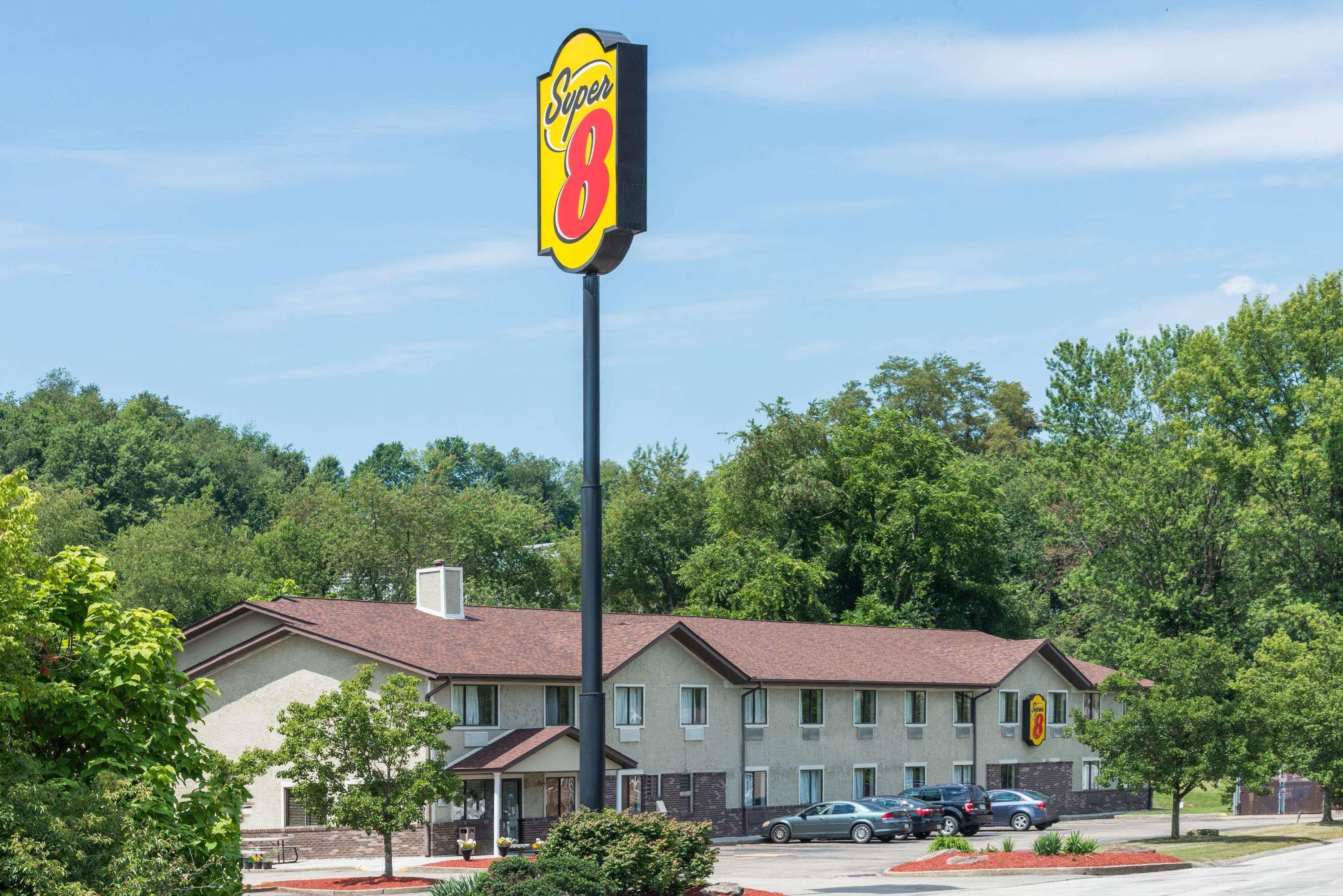 Super 8 By Wyndham Hotel