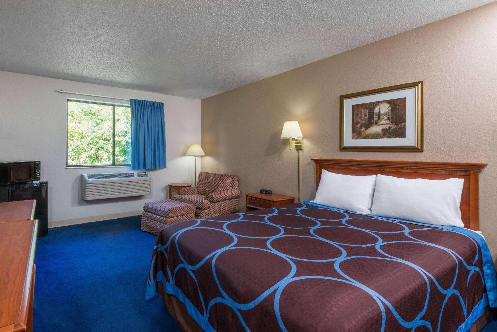 Hotel Super 8 By Wyndham Delmont