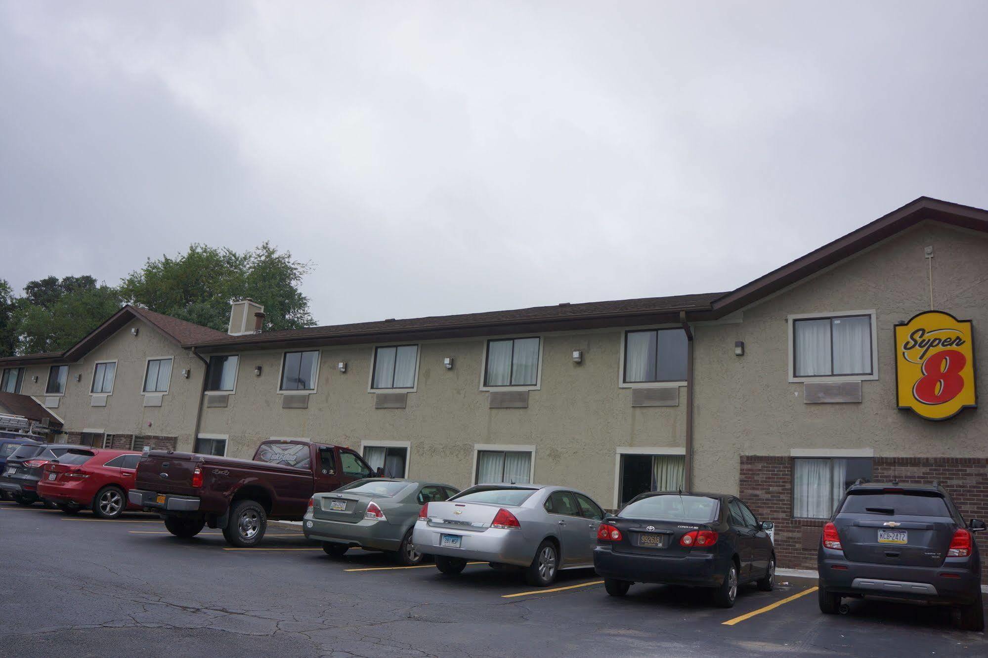 Super 8 By Wyndham Hotel